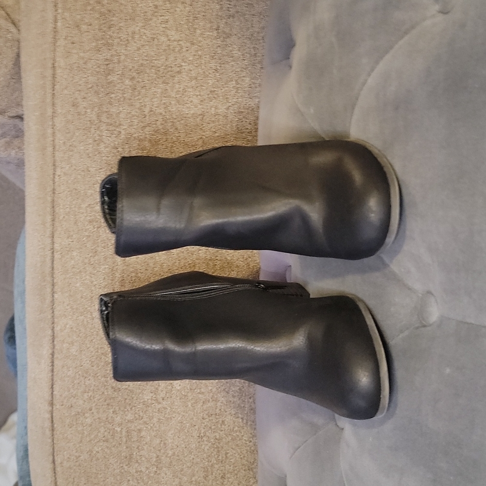 Fegalicious by Fergie Booties Size 8